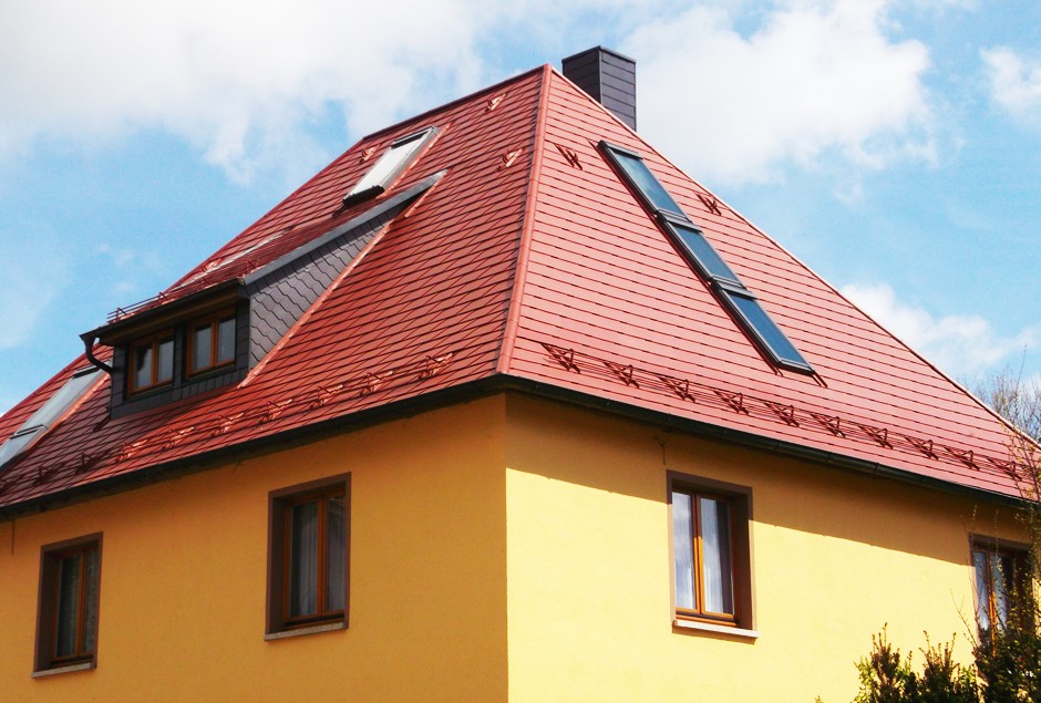Dacheindeckung einer Industriehalle in der Rhön